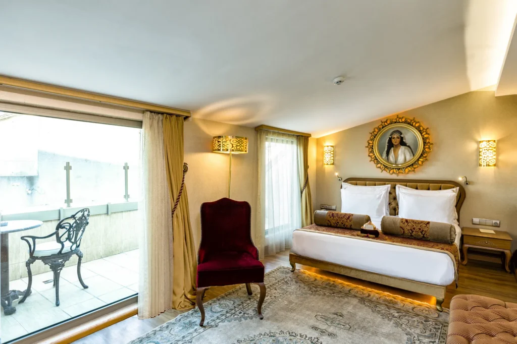 Teras Balkonlu Deluxe Çift Kişilik Oda