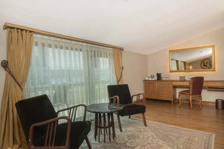 Teras Balkonlu Deluxe Çift Kişilik Oda