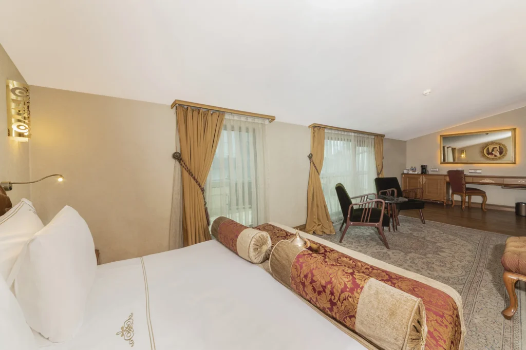 Teras Balkonlu Deluxe Çift Kişilik Oda