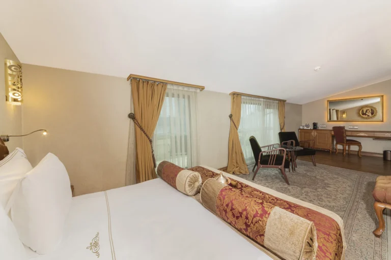 Teras Balkonlu Deluxe Çift Kişilik Oda