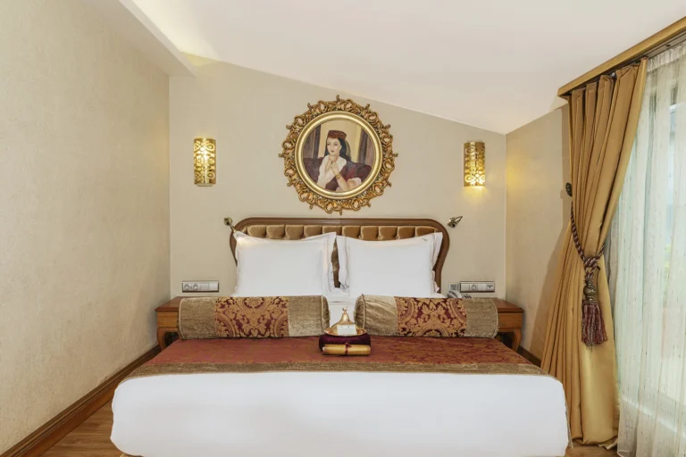 Teras Balkonlu Deluxe Çift Kişilik Oda