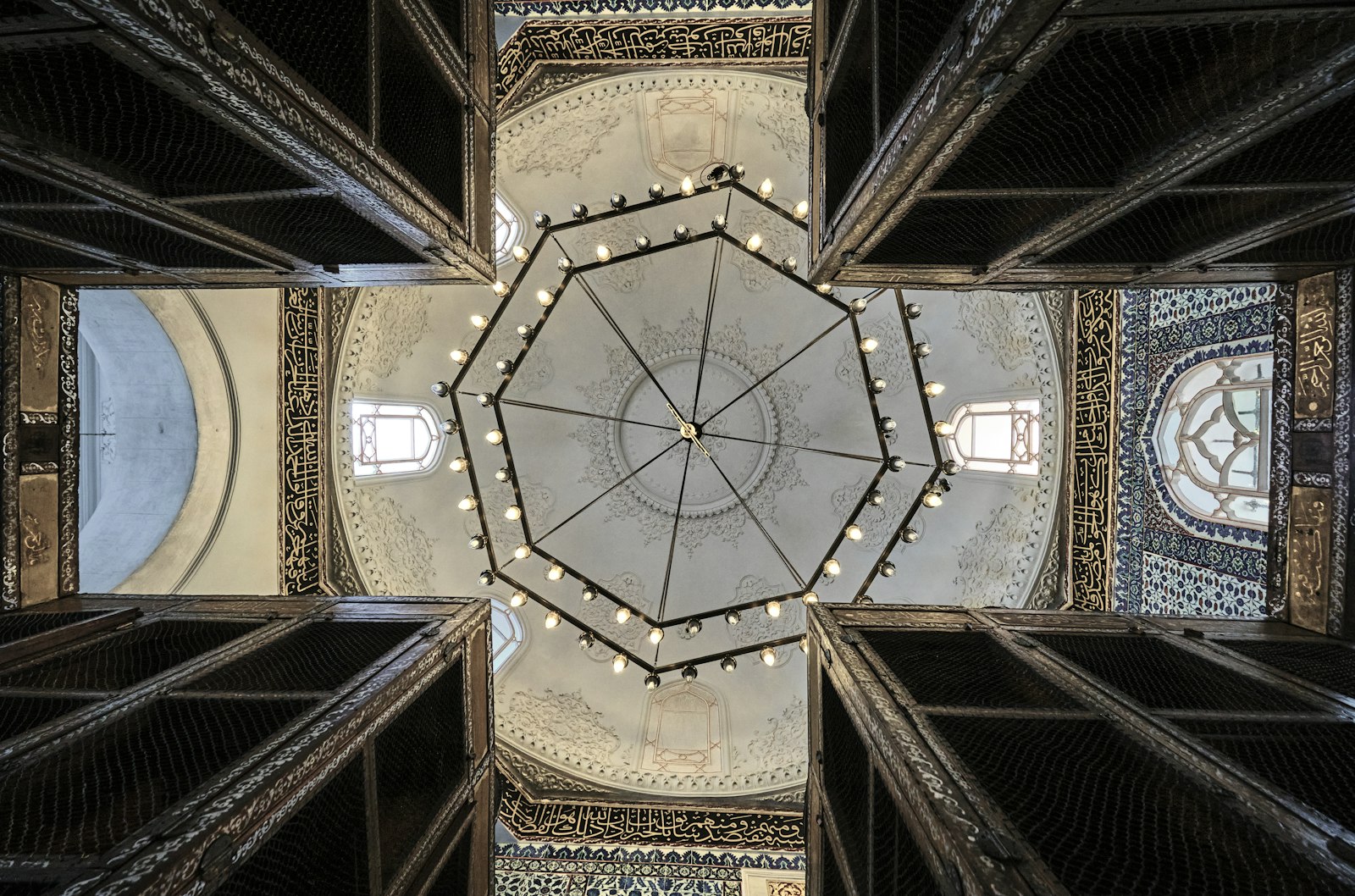 Ayasofya’nın Büyüsünü Saygıyla Deneyimlemek