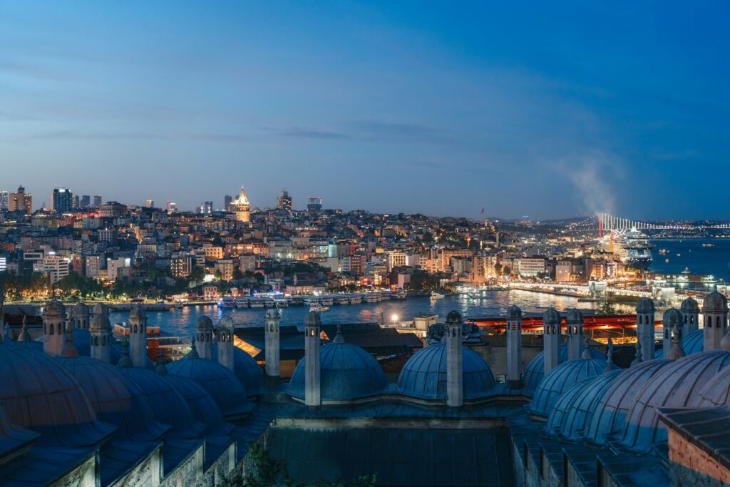 Sultanahmet Dining Guide for Rooftop Views and Plant-Based Flavors